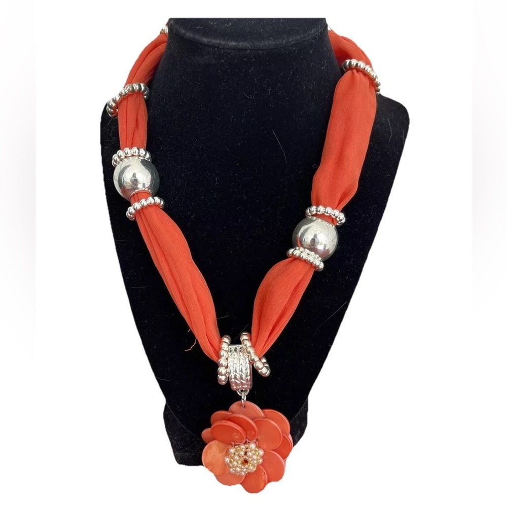 Pretty orange flower pendant necklace on nylon‎ strand-costume-layered shell